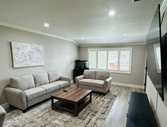 Building Photo - 1569 Hillmont Ave