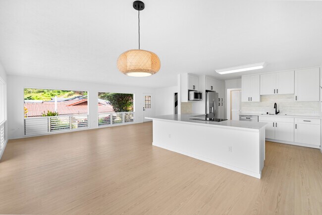 Comedor con abundante luz natural. - 45-162 Neepapa Pl