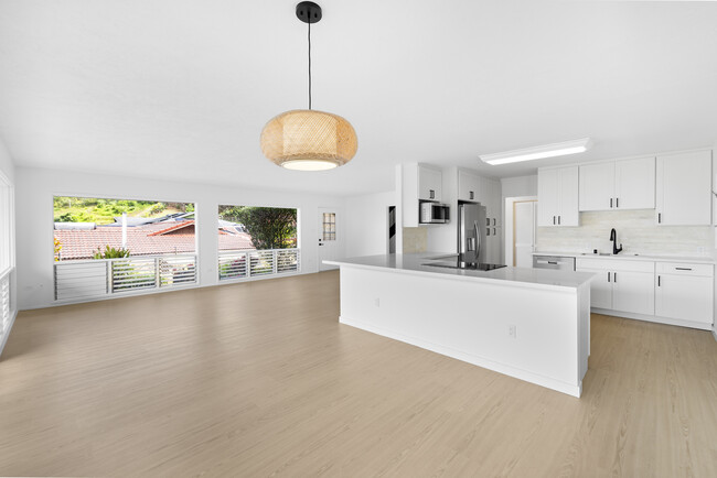 Dining space with an abundance of natural light. - 45-162 Neepapa Pl