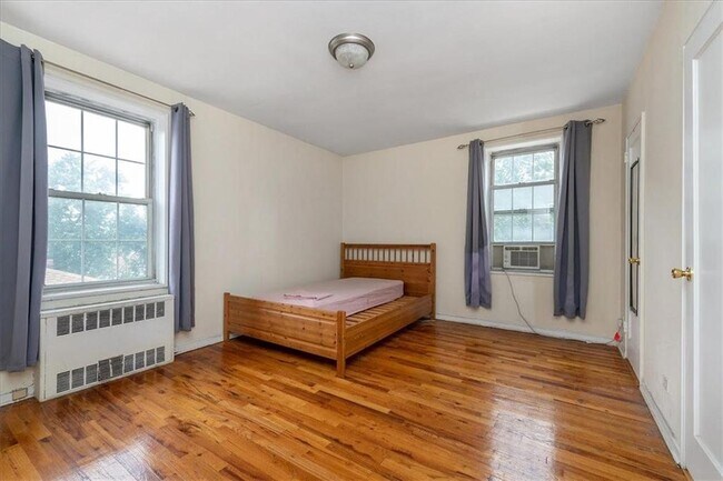 Foto del edificio - 85-04 63rd Dr