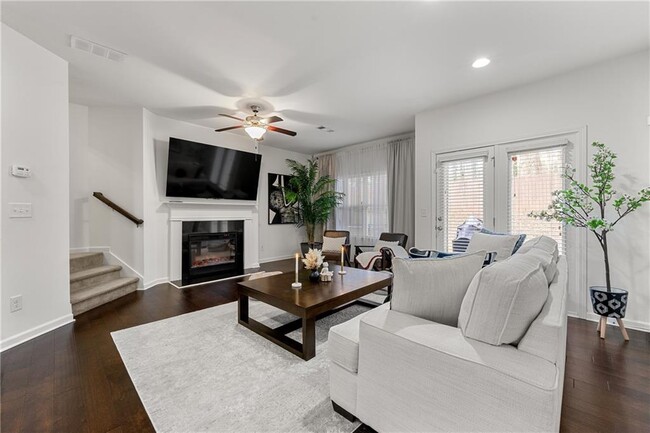 Foto del edificio - 2253 Triple Crown Ln