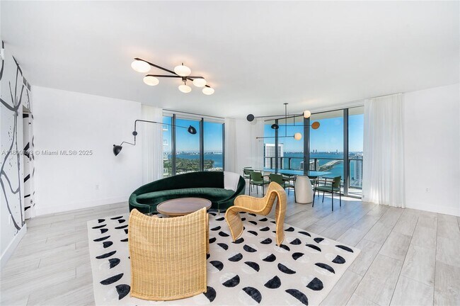 Foto del edificio - 121 NE 34th St