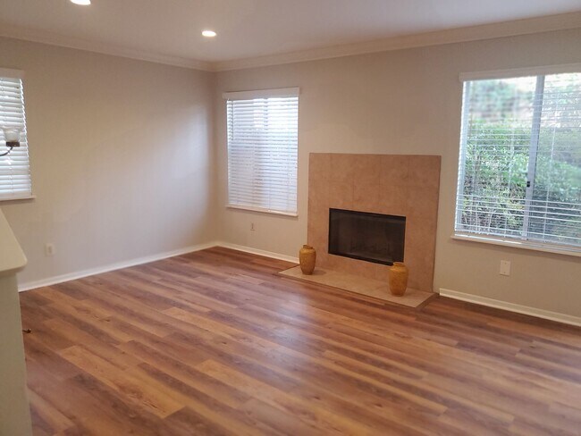 Building Photo - 4957 Del Monte Ave