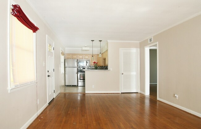 Building Photo - 425 26th St