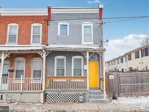 Building Photo - 106 S Heald St