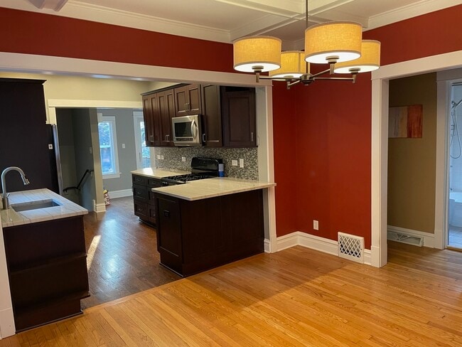 Foto del edificio - 831 Hayes Ave