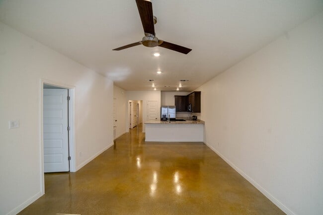 Foto del edificio - "Newly-built 3-Bed, 2-Bath Duplex on Switc...