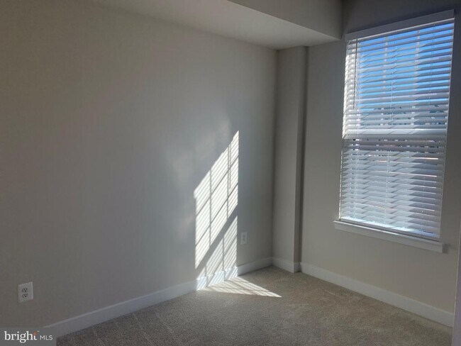 Building Photo - 14036 Sunrise Valley Dr