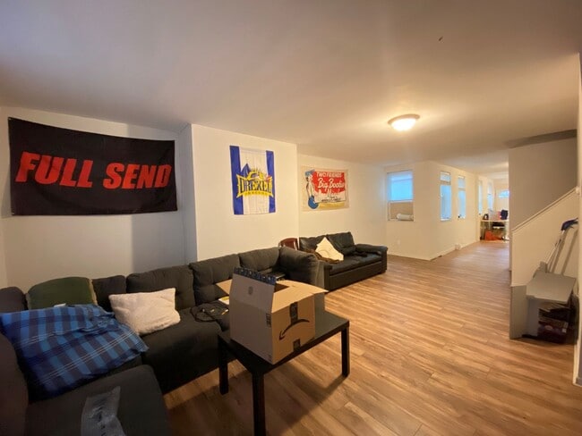 Building Photo - Drexel! Spacious 4 bed/2 bath house availa...