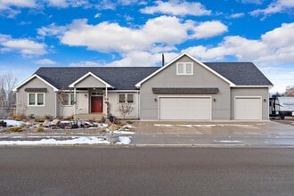 Building Photo - 1015 Riparian Dr