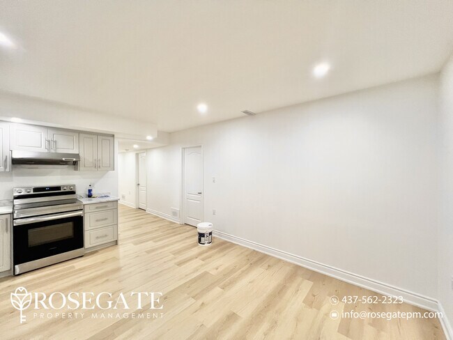Building Photo - Newly Renovated 2-Bedroom Apartment with M...