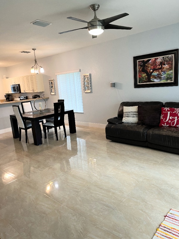 Foto del edificio - 4921 SW 140th Terrace