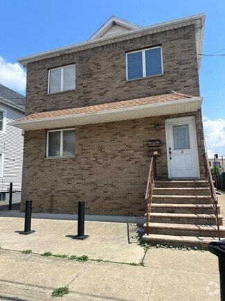 Building Photo - 8 Salter Pl