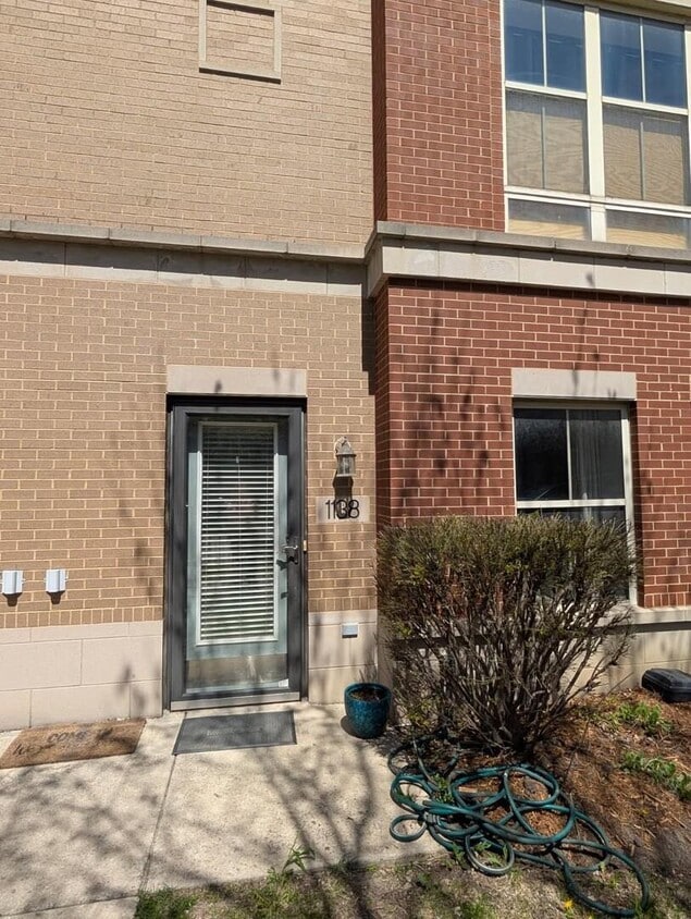 Primary Photo - 1138 W Washburne Ave