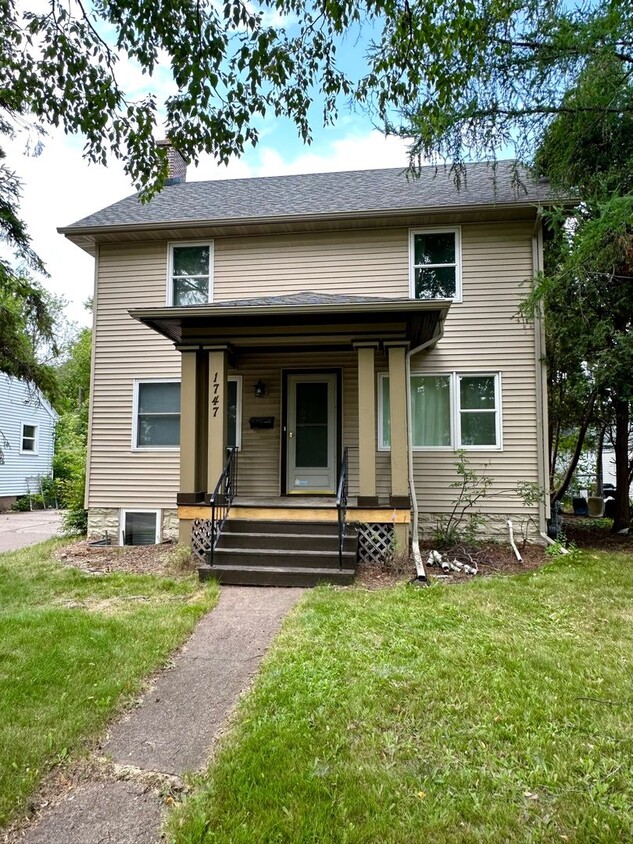 Primary Photo - Available June 2025 - 5 Bed, 1 Bath home n...