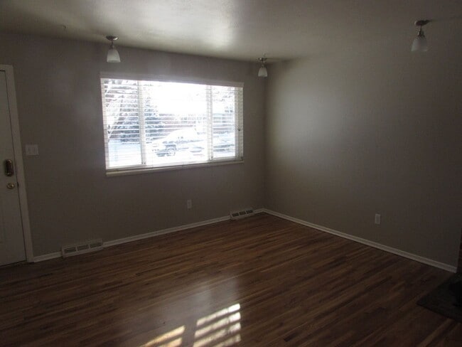 Building Photo - Incredible 3 Bedroom Ranch Home in Golden
