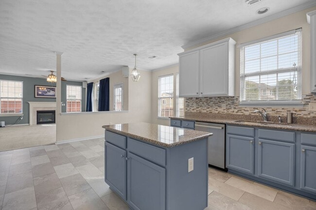 Building Photo - Spacious 5BR Home with Large Backyard in Quiet Chesapeake Neighborhood!