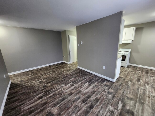 Building Photo - 7 Reading Crescent