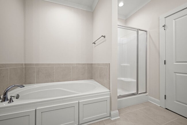 Building Photo - Beautiful 3 bedroom home plus office!