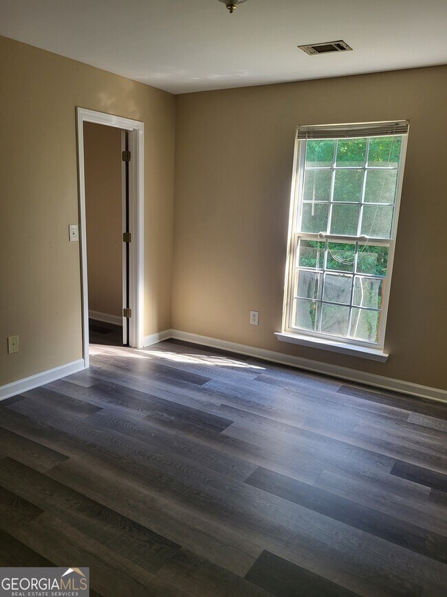 Foto del edificio - 156 Red Bank Rd