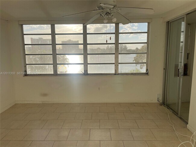 Foto del edificio - 1660 NE 191st St