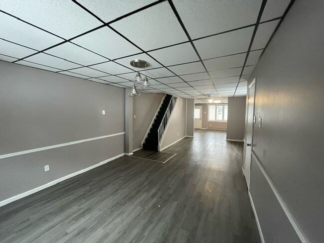 Building Photo - 3 bedroom 1 bathroom