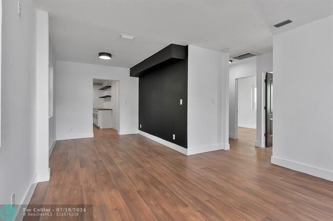 Building Photo - 1304 NW 1st Ave