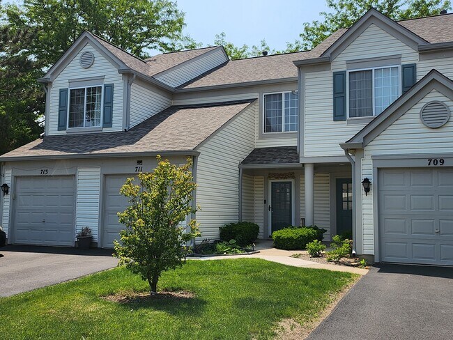 Foto del edificio - 711 Blossom Ct
