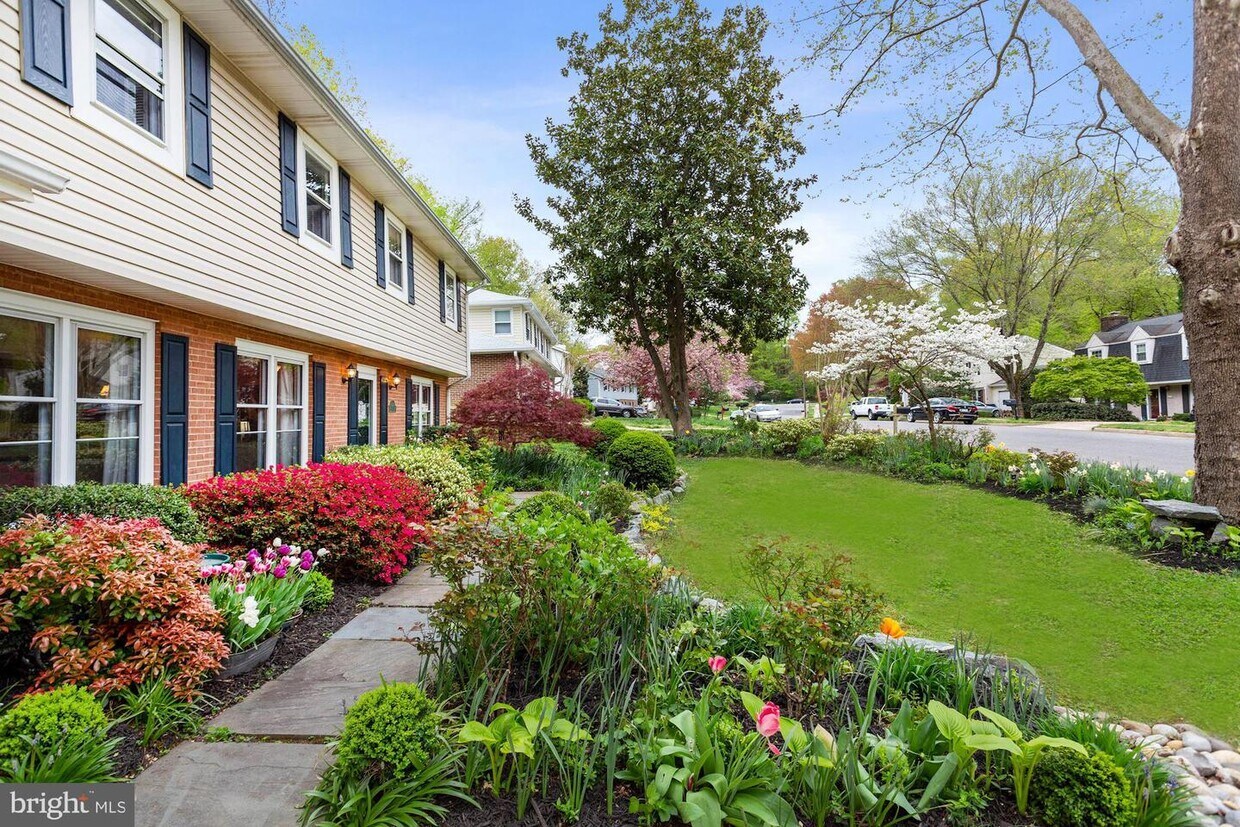 Foto principal - 6107 Holly Tree Dr