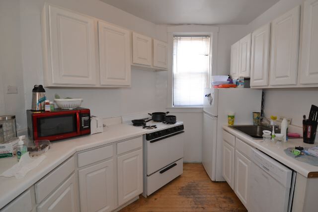 Foto del edificio - 3845 N Greenview Ave