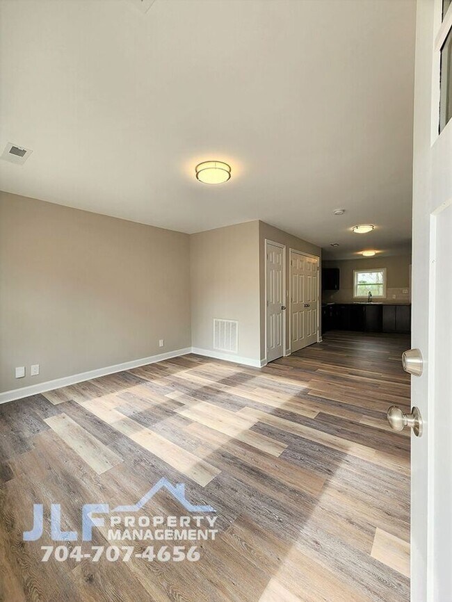 Building Photo - 2 Bed/2 Bath Renovated Home in Gastonia.