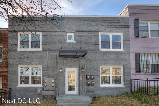 Building Photo - 924 19th St NE