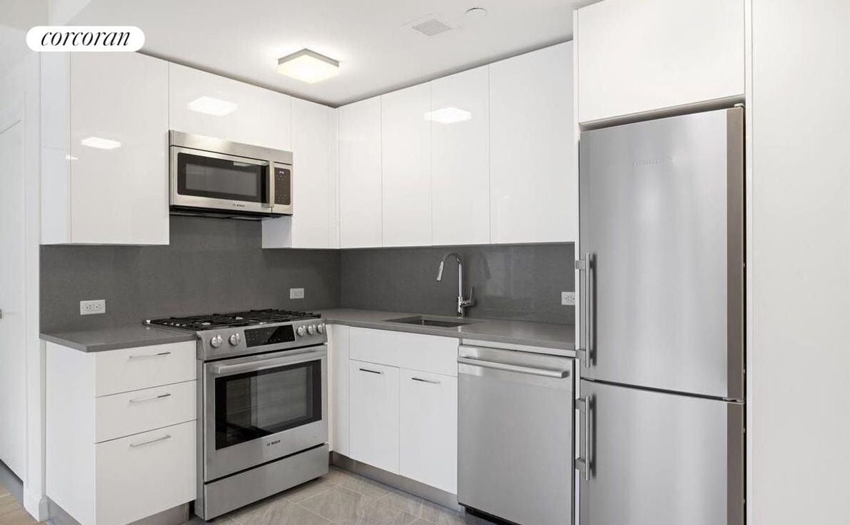 Primary Photo - 111 E 115th St