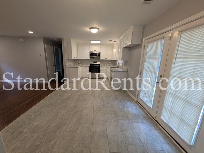 Foto del edificio - 4404 Currie Ct