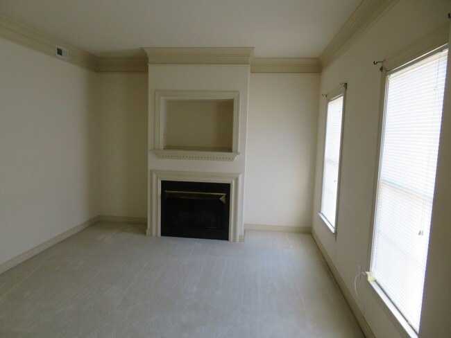 Building Photo - Colonial Heights Virginia