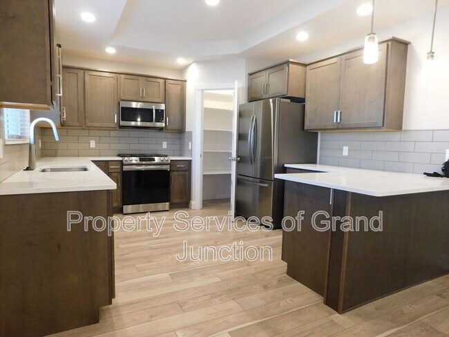 Foto del edificio - 683 Strathearn Dr