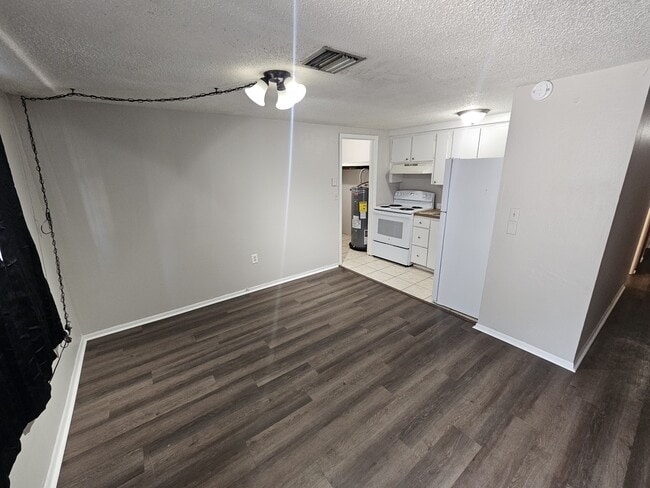 Building Photo - 2988 Green Acres Ave