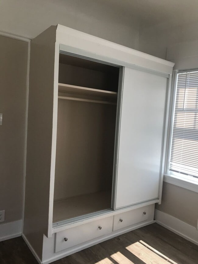 Building Photo - 01623