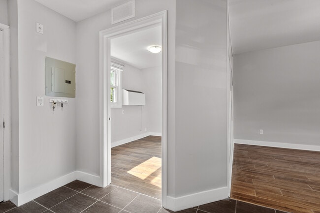 Building Photo - 467-467 Slater St.