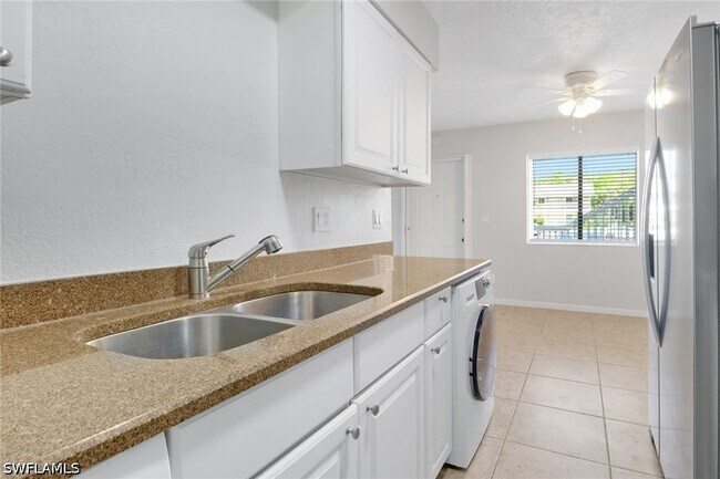 Foto del edificio - 4635 Bayshore Dr