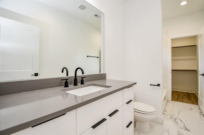 Foto del edificio - 2404 Hadley St