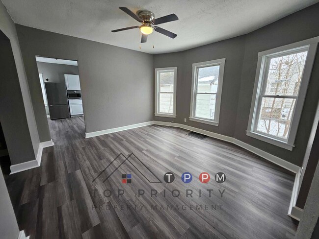 Building Photo - 3 Bedroom | 1 Bathroom Single-Family Home ...