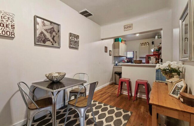 Foto del edificio - 915 E River Ave