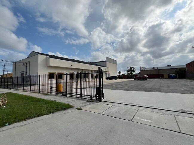 Building Photo - 4939 Chef Menteur Hwy