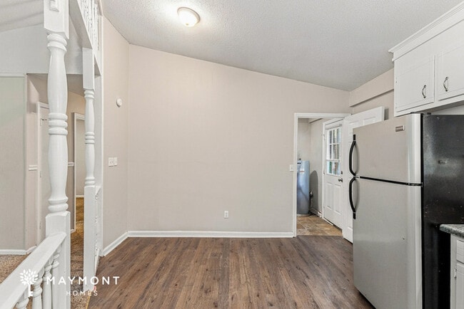 Building Photo - 301 Bluebell Ave