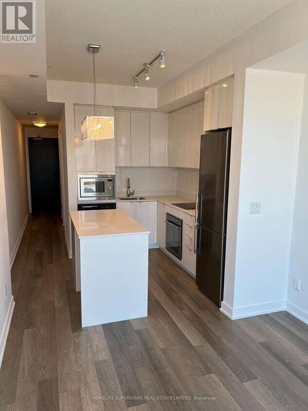 Photo principale - 5230-5230 Dundas St