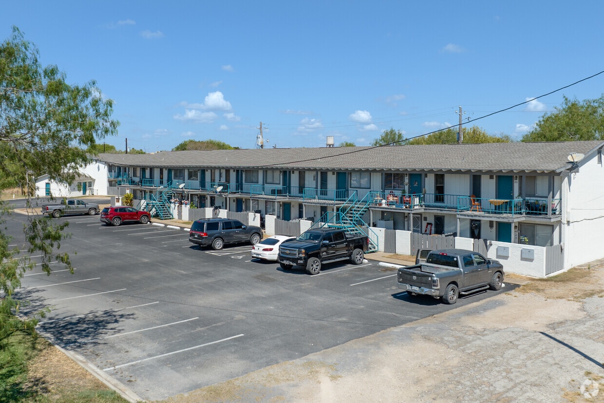 Primary Photo - Sterling Oak Apartments