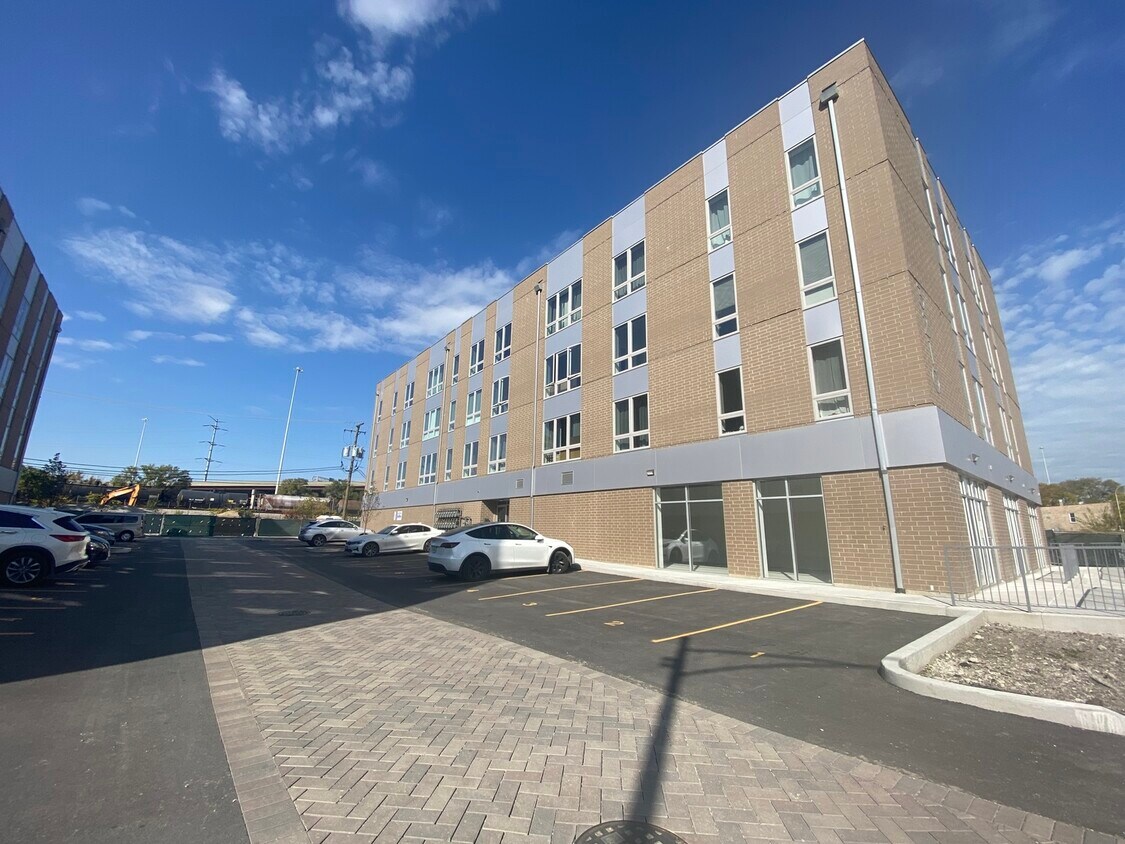 Primary Photo - 3210 S Archer Ave