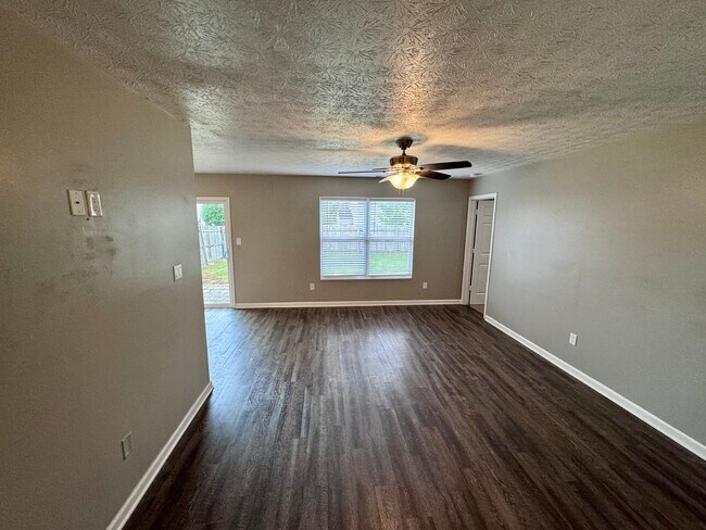 Building Photo - 823 Tall Timber-Amazing 3 Bed/2 Bath Ranch...