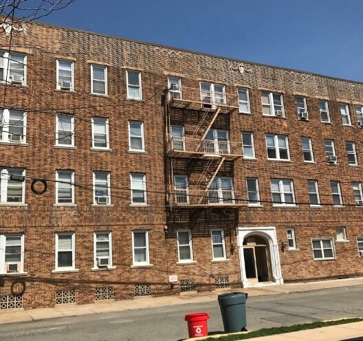 Building Photo - The Manor